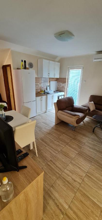 Apartman Nina2 ริซาน ภายนอก รูปภาพ